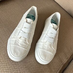 Women’s white Blowfish slip on shoes